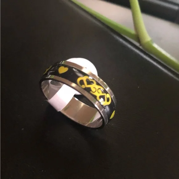 2 pcs Stainless Steel Silver and Black Patterned Rings Size 11 - Picture 5 of 5